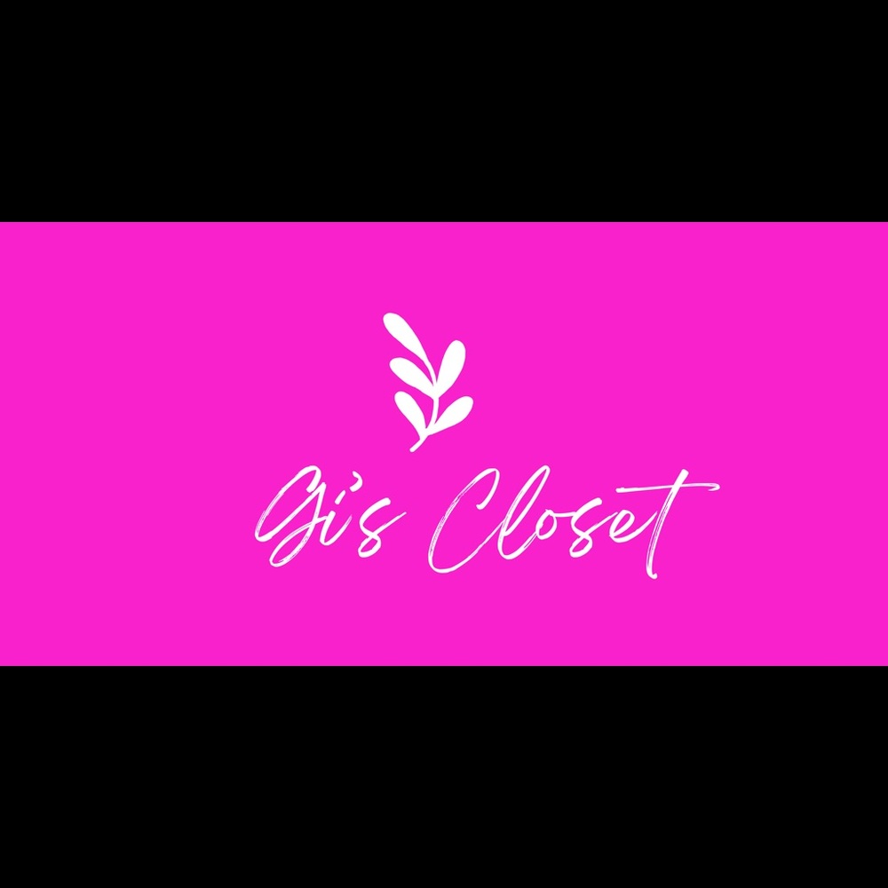 Posting a closet clean out. Follow for bundles and offers!